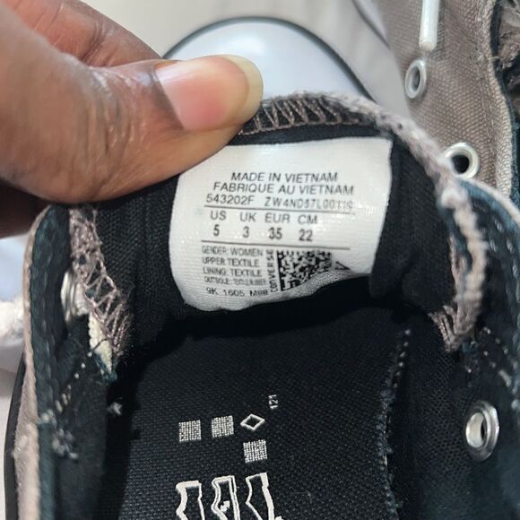 Unisex CONVERSE CHUCK TAYLOR SNEAKERS - Picture 5 of 5